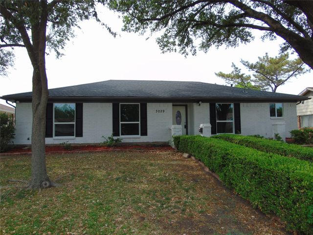 3229 Kensington Drive, Mesquite, TX 75150