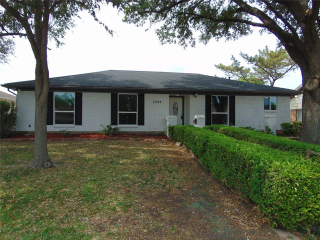 3229 Kensington Drive, Mesquite, TX 75150