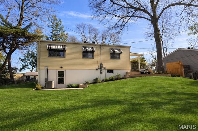 11072 Galaxy Drive, Maryland Heights, MO 63043