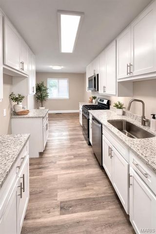 11072 Galaxy Drive, Maryland Heights, MO 63043