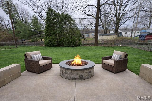 11072 Galaxy Drive, Maryland Heights, MO 63043