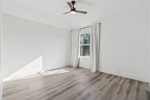 808 Lake Bridge Drive, Lake Dallas, TX 75065