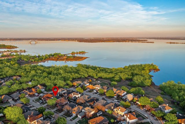 808 Lake Bridge Drive, Lake Dallas, TX 75065