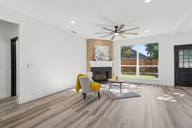 808 Lake Bridge Drive, Lake Dallas, TX 75065