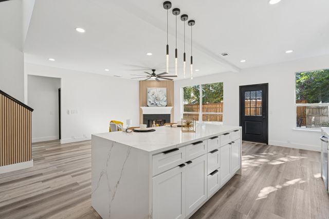 808 Lake Bridge Drive, Lake Dallas, TX 75065