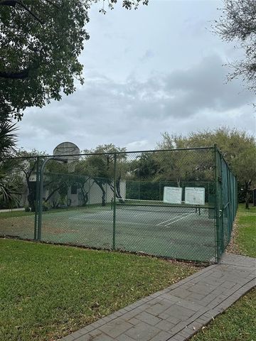 956 Mockingbird 506, Plantation, FL 33324