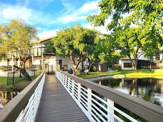 956 Mockingbird 506, Plantation, FL 33324