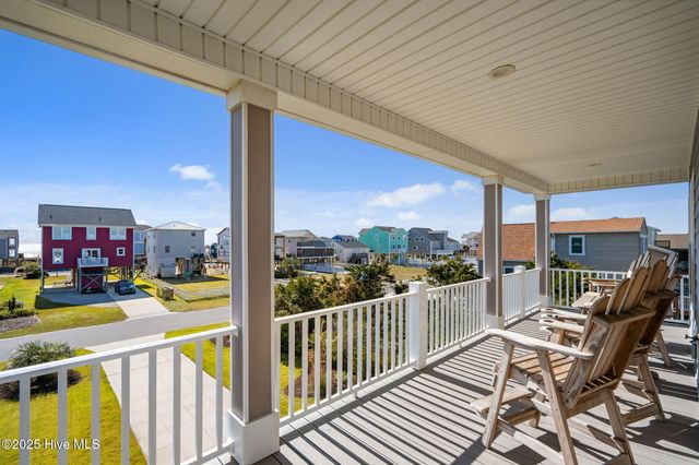 714 W Dolphin Drive, Oak Island, NC 28465