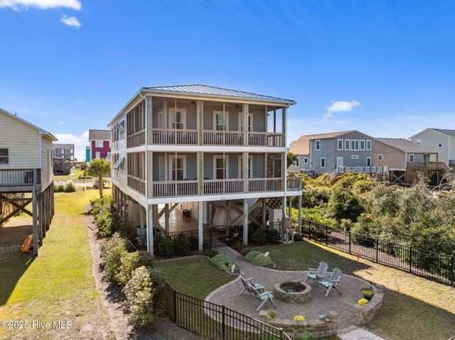 714 W Dolphin Drive, Oak Island, NC 28465