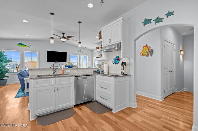 714 W Dolphin Drive, Oak Island, NC 28465