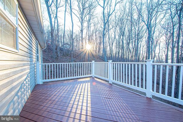 47 FREEZE RD, Linden, VA 22642