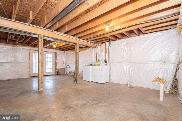 47 FREEZE RD, Linden, VA 22642