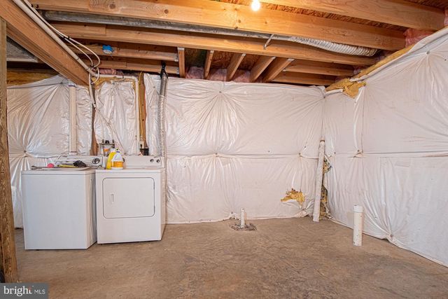 47 FREEZE RD, Linden, VA 22642