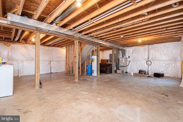 47 FREEZE RD, Linden, VA 22642