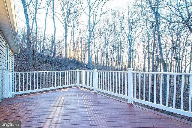 47 FREEZE RD, Linden, VA 22642