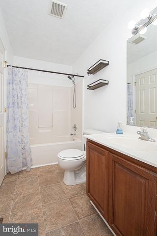 47 FREEZE RD, Linden, VA 22642