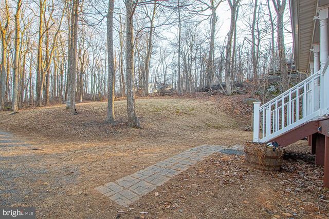 47 FREEZE RD, Linden, VA 22642