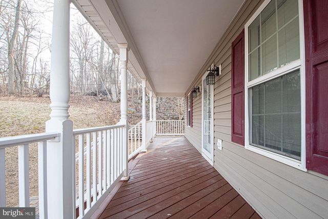 47 FREEZE RD, Linden, VA 22642