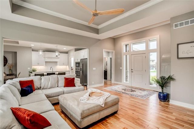 22235 W 98th Terrace, Lenexa, KS 66220