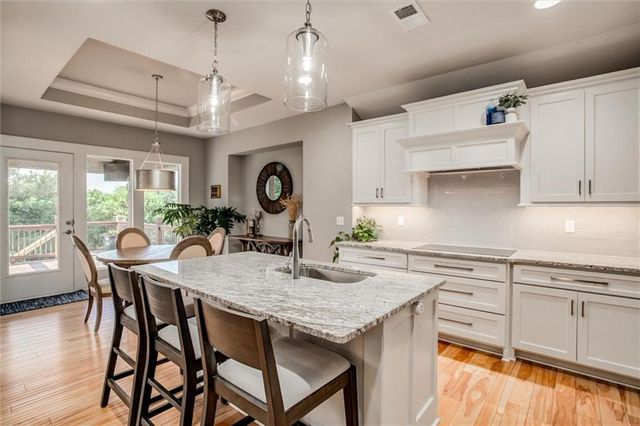 22235 W 98th Terrace, Lenexa, KS 66220