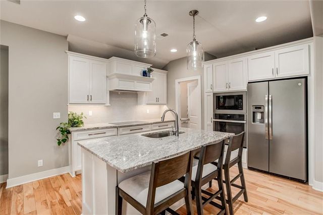 22235 W 98th Terrace, Lenexa, KS 66220