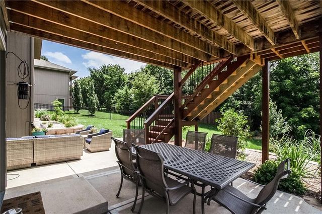 22235 W 98th Terrace, Lenexa, KS 66220