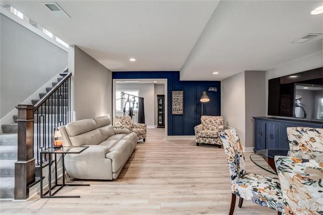 22235 W 98th Terrace, Lenexa, KS 66220
