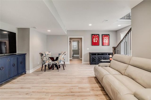 22235 W 98th Terrace, Lenexa, KS 66220