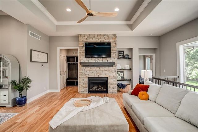 22235 W 98th Terrace, Lenexa, KS 66220