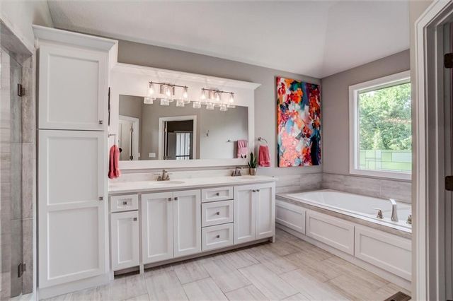 22235 W 98th Terrace, Lenexa, KS 66220