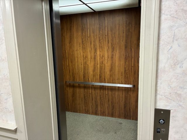 565 Turnpike St 82B, North Andover, MA 01845