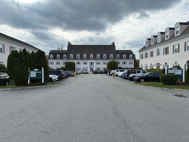 565 Turnpike St 82B, North Andover, MA 01845