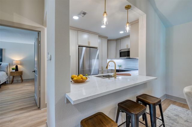 2829 Timmons Lane 120, Houston, TX 77027