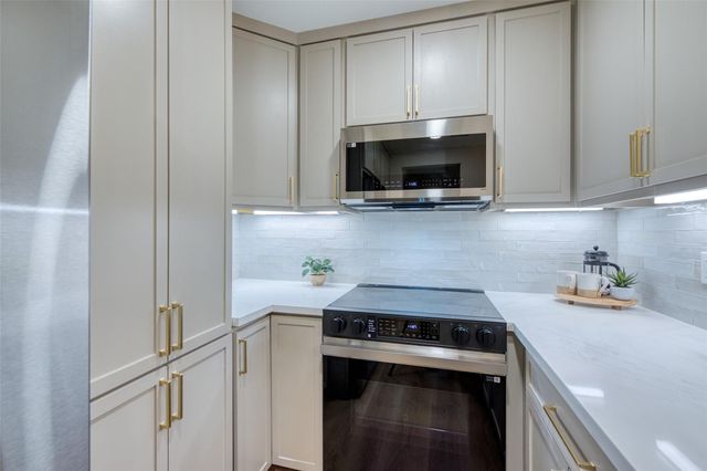 2829 Timmons Lane 120, Houston, TX 77027
