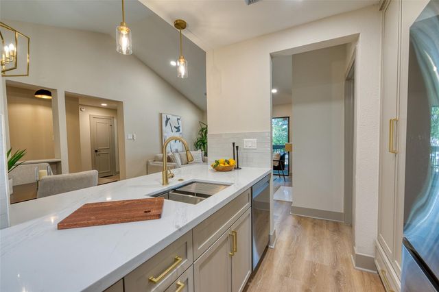 2829 Timmons Lane 120, Houston, TX 77027