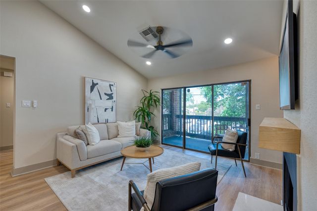 2829 Timmons Lane 120, Houston, TX 77027