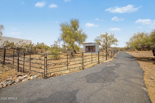 40404 N NEW RIVER Road, Phoenix, AZ 85086