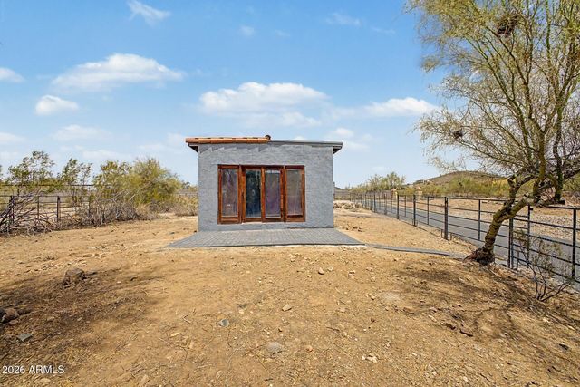 40404 N NEW RIVER Road, Phoenix, AZ 85086