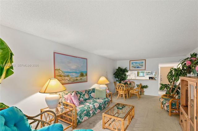 10155 NW 9th St Cir 4-202, Miami, FL 33172