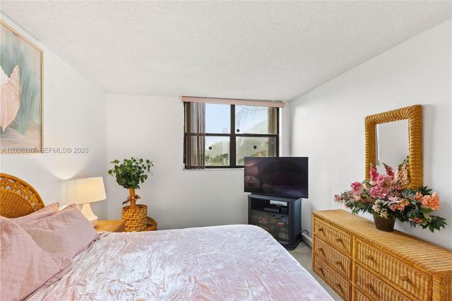 10155 NW 9th St Cir 4-202, Miami, FL 33172