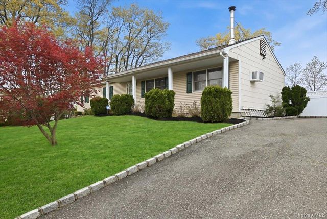258 Oakland Avenue, Miller Place, NY 11764