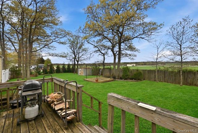 258 Oakland Avenue, Miller Place, NY 11764