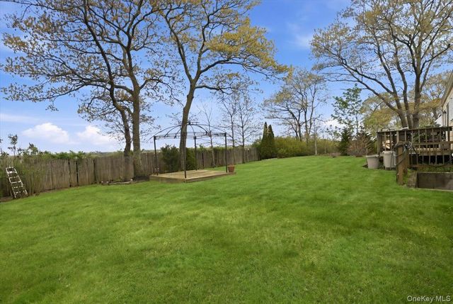 258 Oakland Avenue, Miller Place, NY 11764