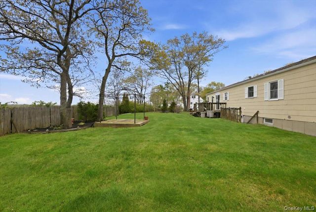 258 Oakland Avenue, Miller Place, NY 11764