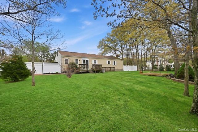 258 Oakland Avenue, Miller Place, NY 11764