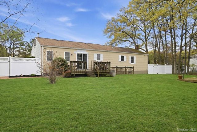 258 Oakland Avenue, Miller Place, NY 11764