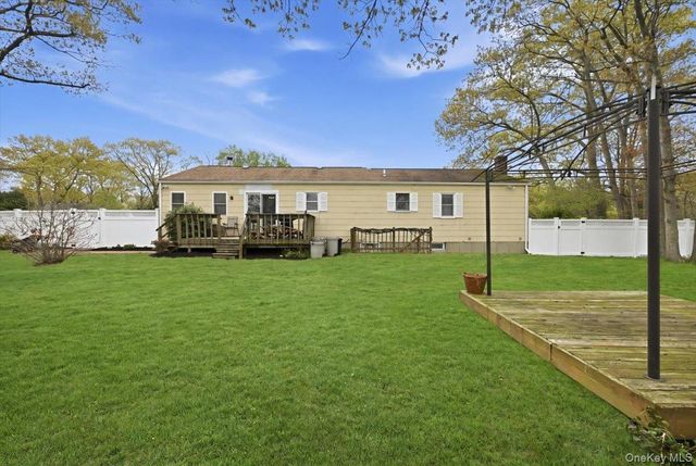 258 Oakland Avenue, Miller Place, NY 11764