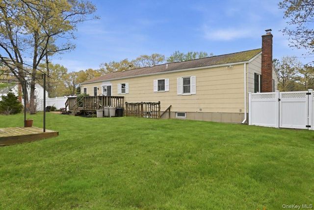 258 Oakland Avenue, Miller Place, NY 11764