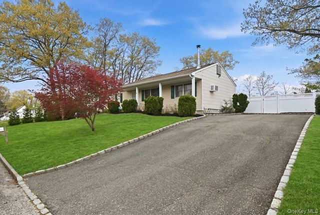 258 Oakland Avenue, Miller Place, NY 11764