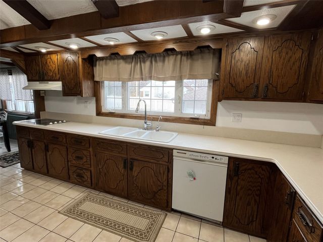 2520 BIRD Drive, Erie, PA 16510